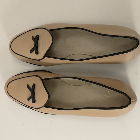 Leather Loafers Stuart Weitzman Flats Tan w/ Black Bow & Trim 8.5 Made in Spain - Picture 2 of 10